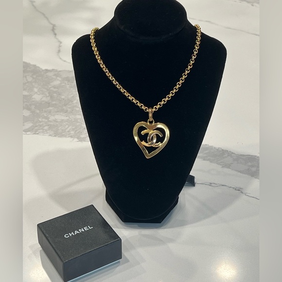 Chanel Vintage CC Heart Pendant Necklace 🖤 Gold-Tone | Rare Collectible w/ Box - Picture 1 of 8